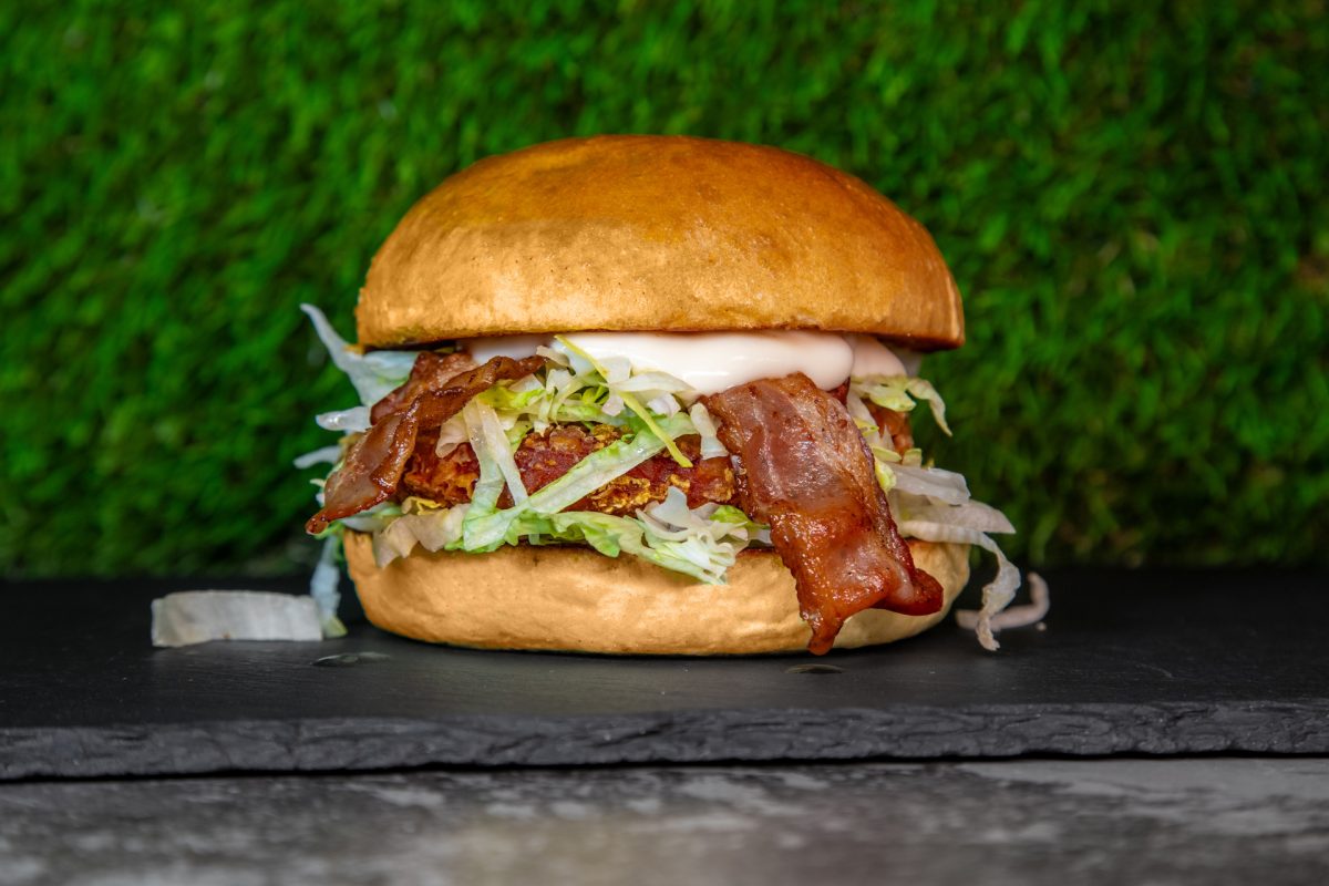 Baconös Smash Chicken Deluxe Burger