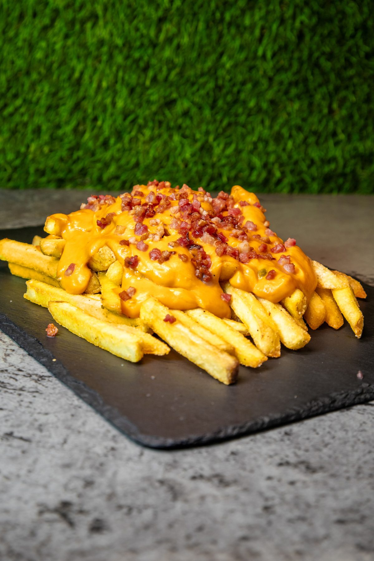 Cheddaros baconös sültkrumpli tál