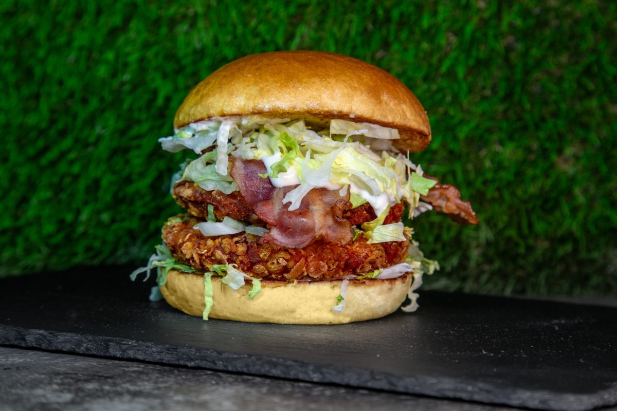 Dupla Baconös Smash Chicken Deluxe Burger