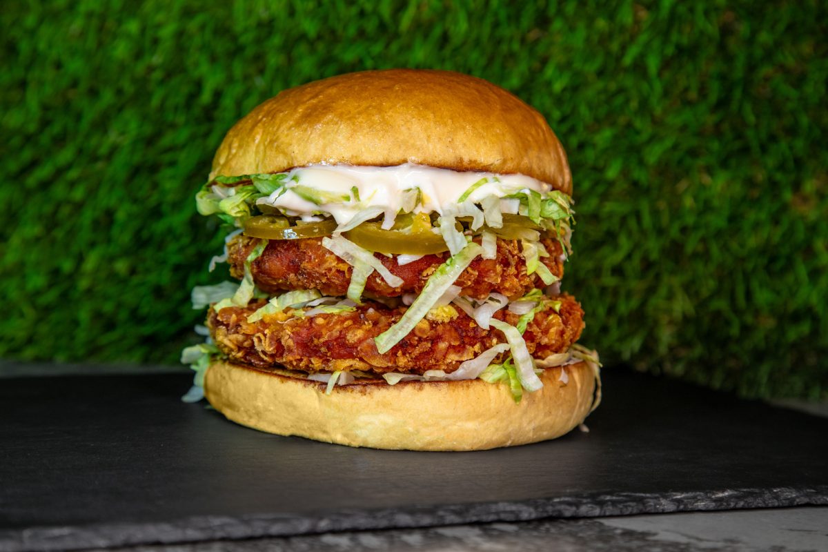 Dupla Jalapenos Smash Chicken Deluxe Burger